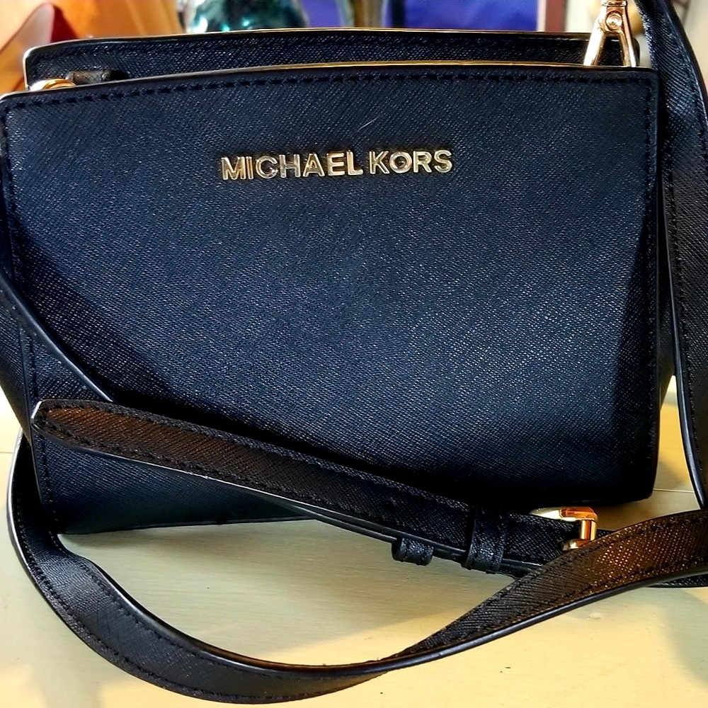 Michael KORS black crossbody